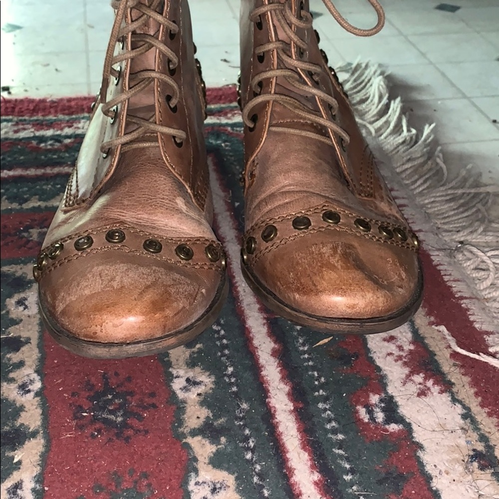 Women’s boots by Gianni Bini